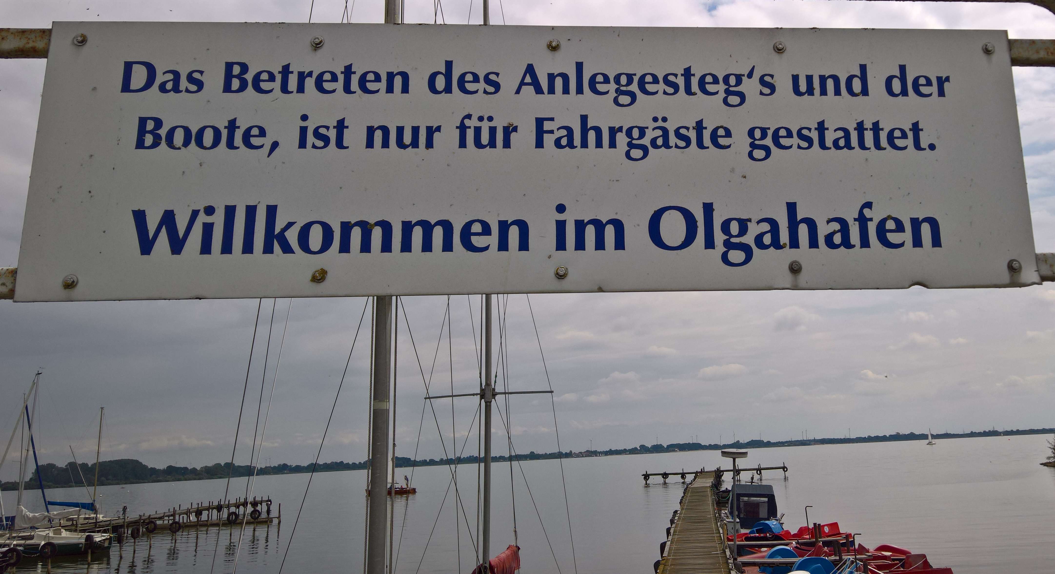 Betreten des Steg[']s[,] verboten